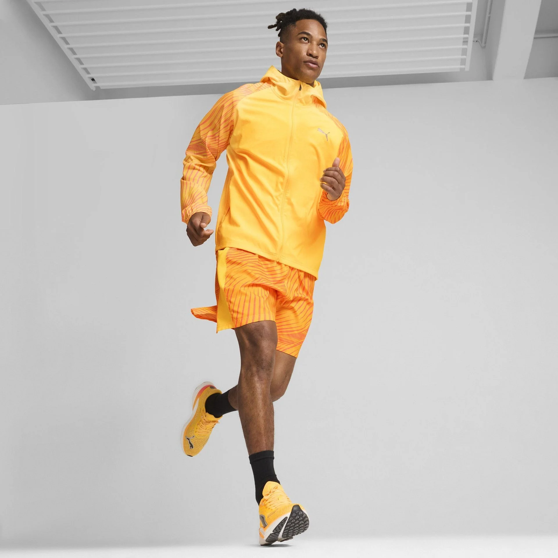 Run Favorite AOP Woven Jacket - Image 5