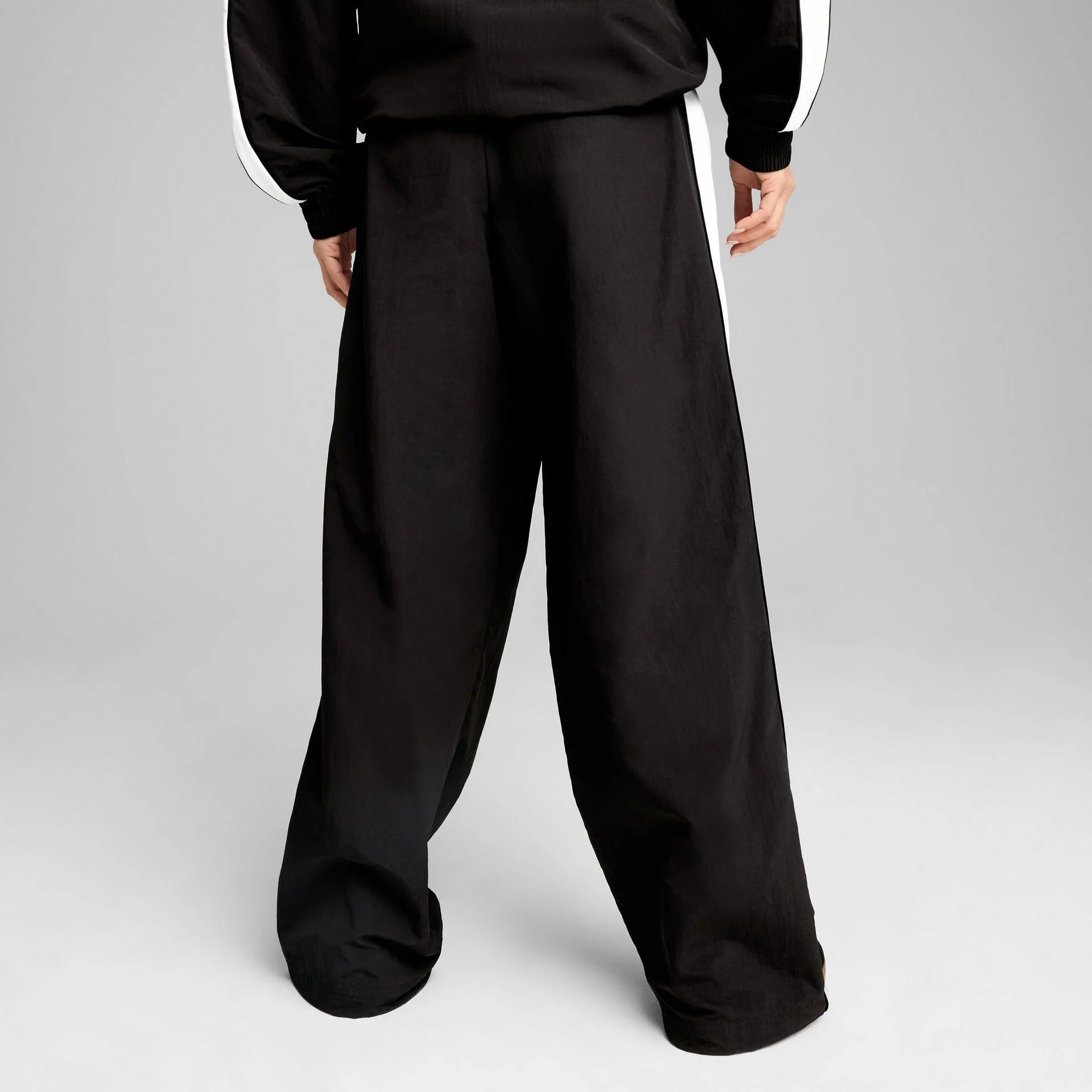 T7 Oversized Track Pants Unisex - Image 4