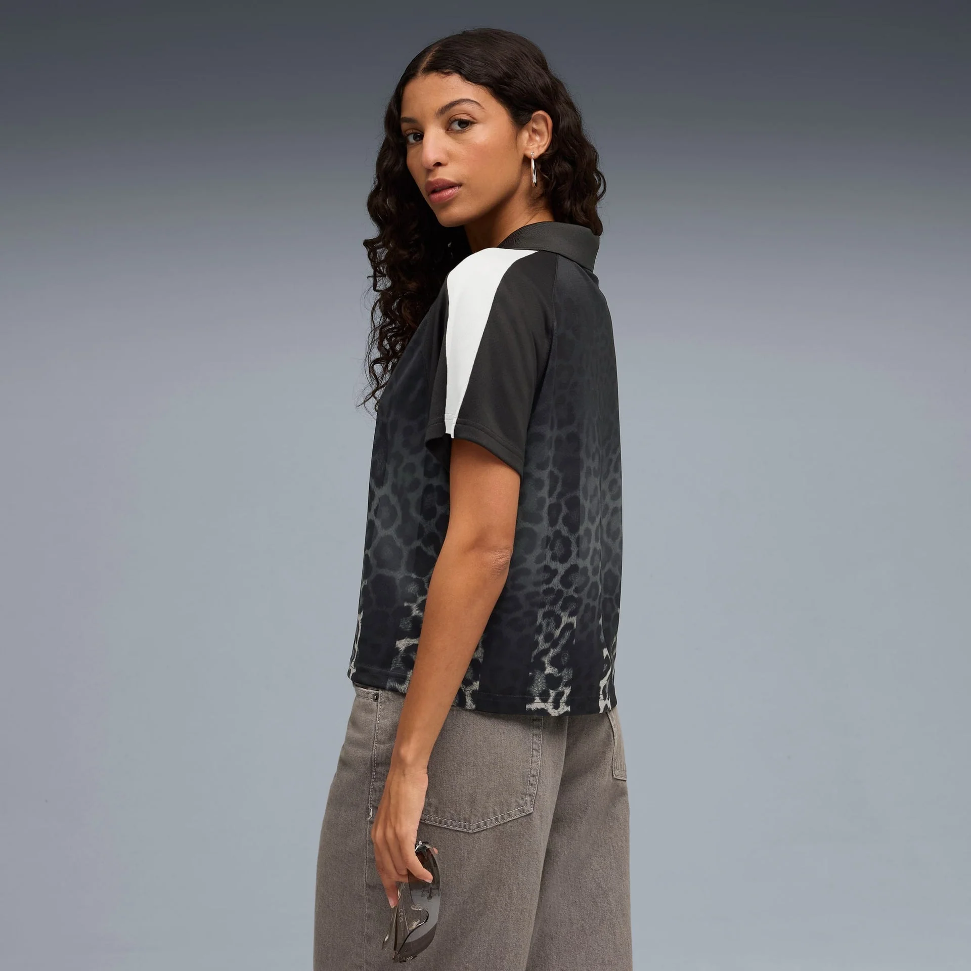 T7 Leo Luxe Relaxed Football Jersey Women - Image 3