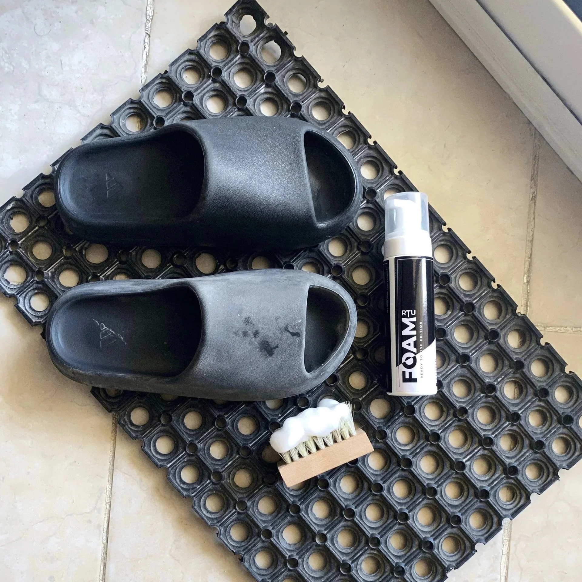 RTU FOAM SHOE CLEANER 200ML - Image 4