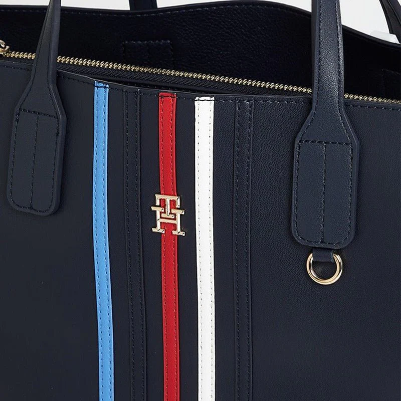 TOMMY HILFIGER ICONIC LOGO SHOULDERBAG -Navy- TB5 - Image 4